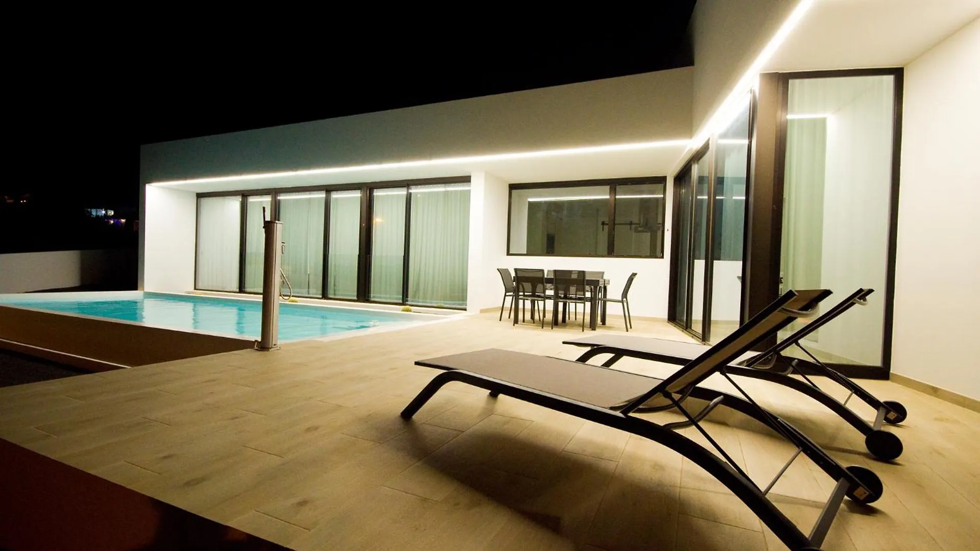Villa Mendoza - By Az Rentals Guime