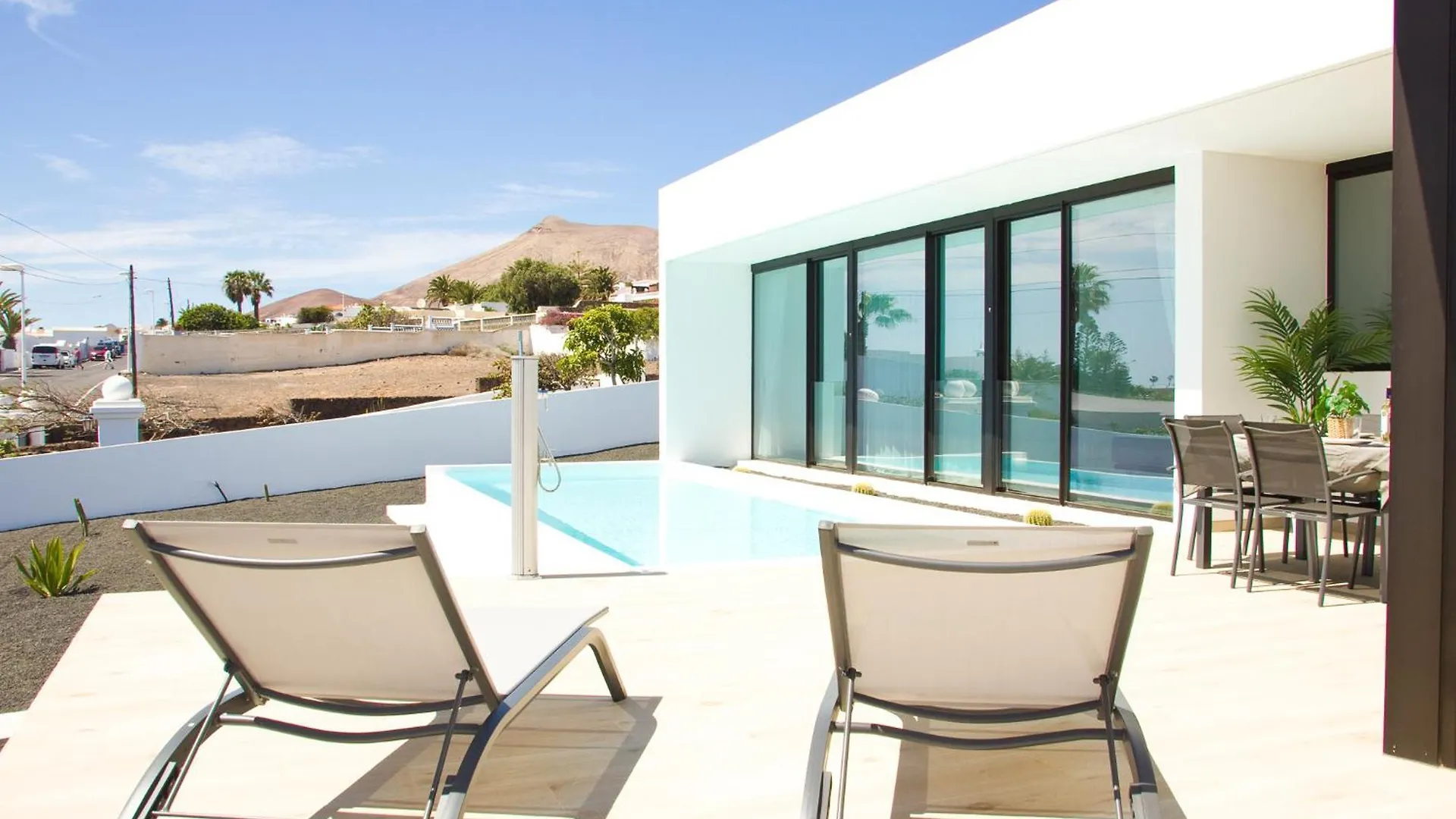 Villa Mendoza - By Az Rentals Guime